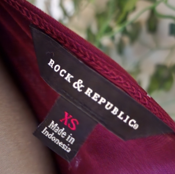 Cold shoulder top - Picture 4 of 4